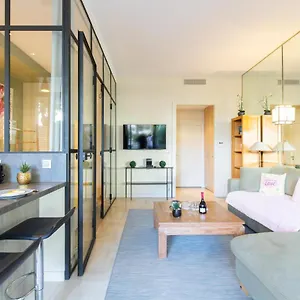 Apartment Gray D'albion Yourhosthelper